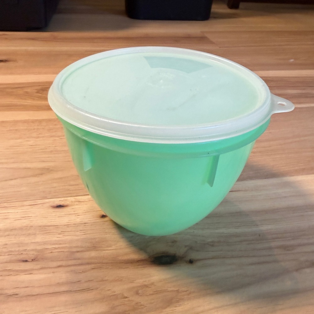 Eagle Super Seal Lettuce Keepe Vintage Mint Green Plastic Round Made in USA 8"